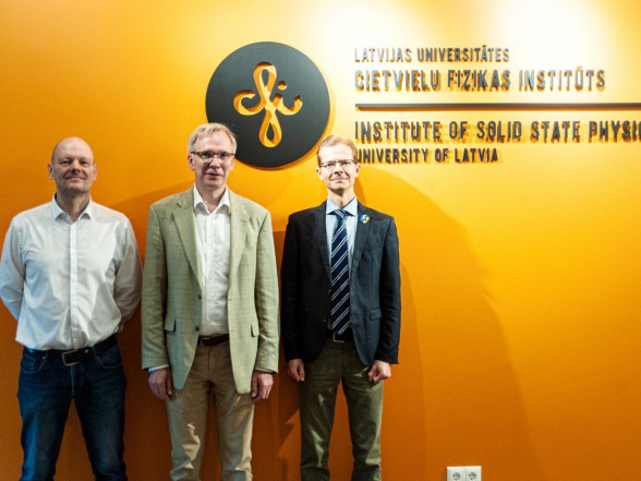 Members of the Saeima visit ISSP UL